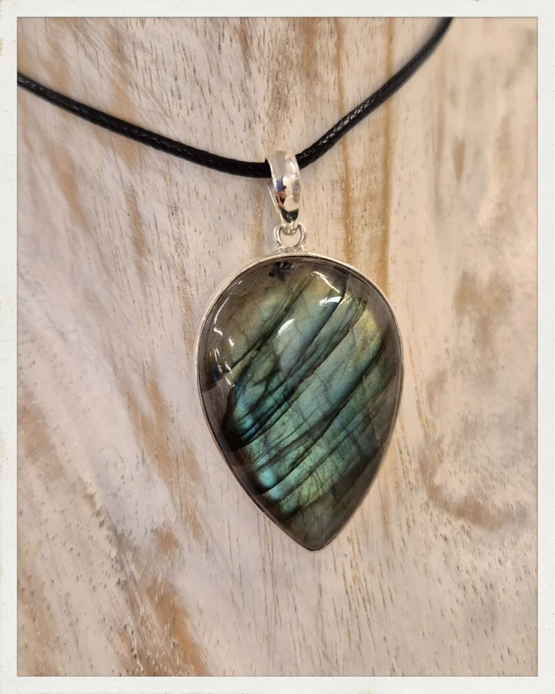 Colgante de labradorita y plata (EXCLUSIVO ONLINE)
