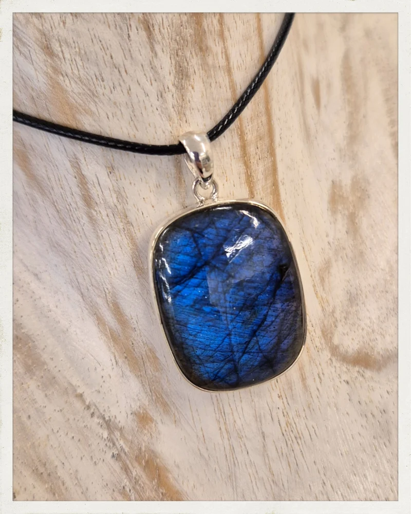 Colgante de labradorita y plata (EXCLUSIVO ONLINE)