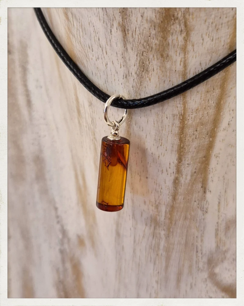 Colgante cilindro de ámbar y plata (EXCLUSIVO ONLINE)