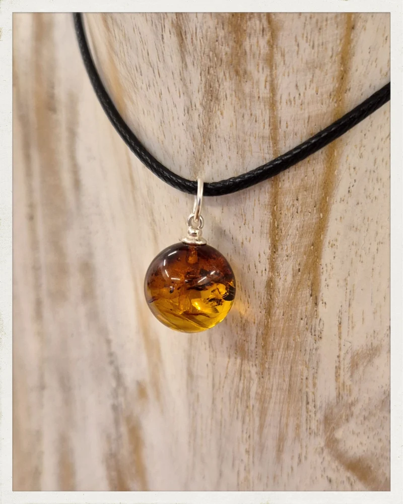 Colgante esfera de ámbar y plata (EXCLUSIVO ONLINE)