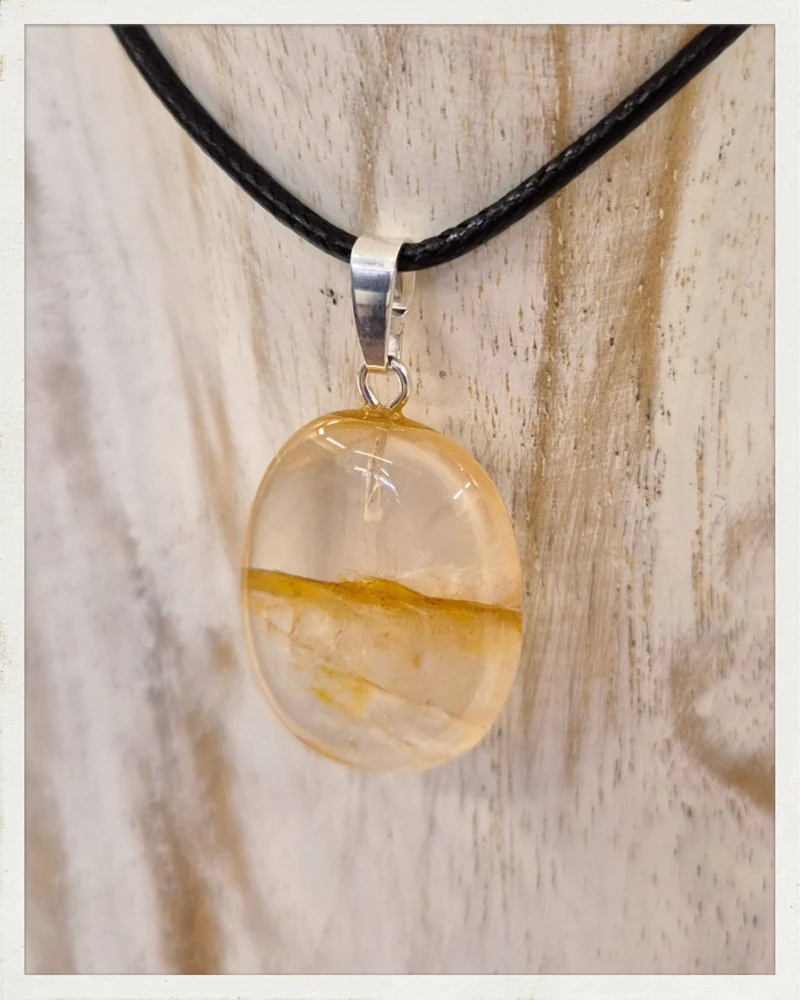 Colgante de cuarzo con limonita "sanador dorado" y plata