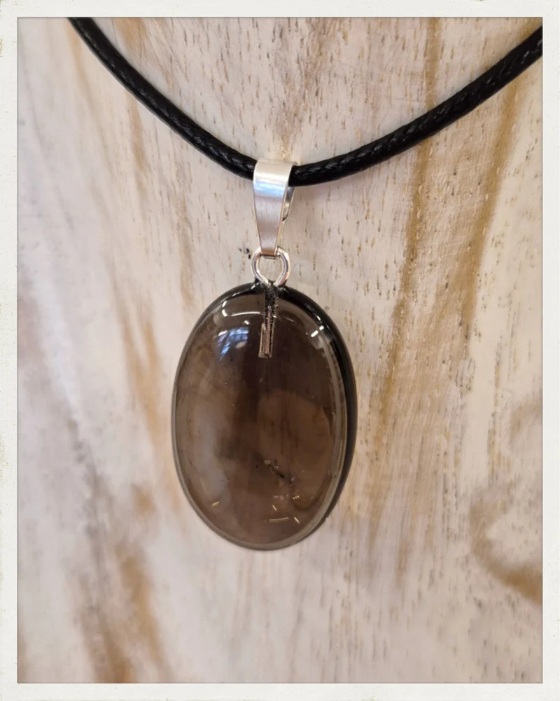 Colgante de cuarzo ahumado y plata