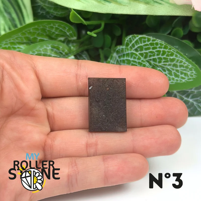 Colgante de tectita perforada