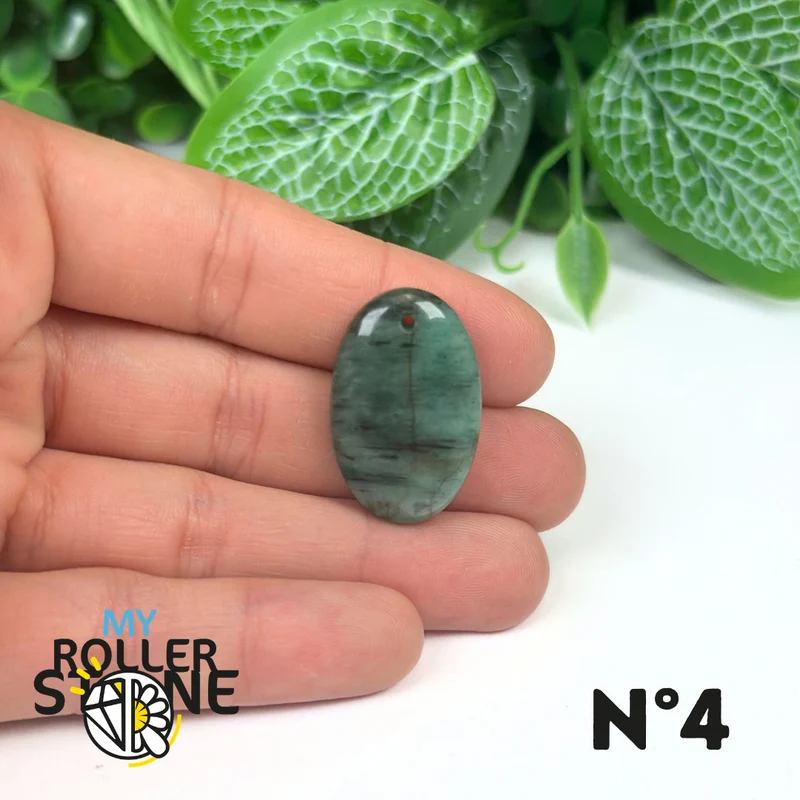 Colgante de esmeralda perforado