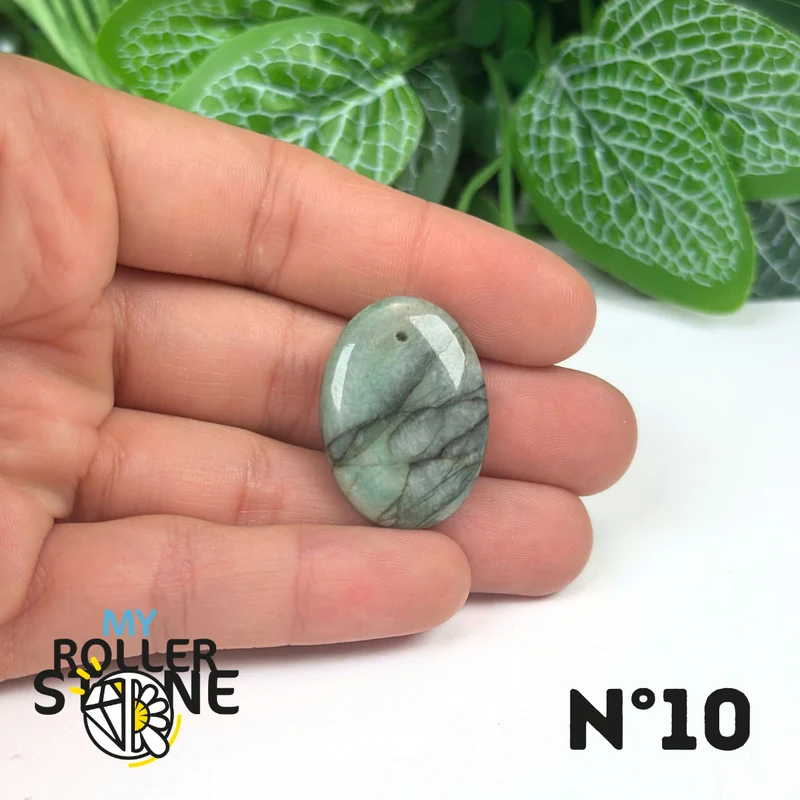 Colgante de esmeralda perforado