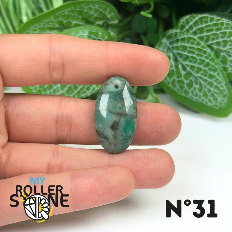 Colgante de esmeralda perforado