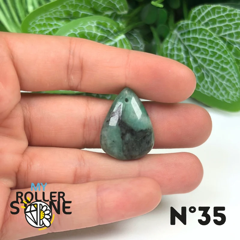 Colgante de esmeralda perforado