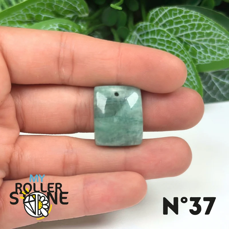 Colgante de esmeralda perforado