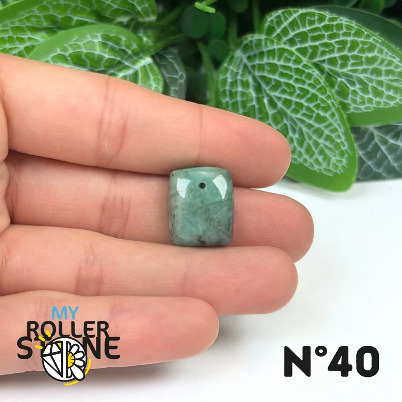 Colgante de esmeralda perforado