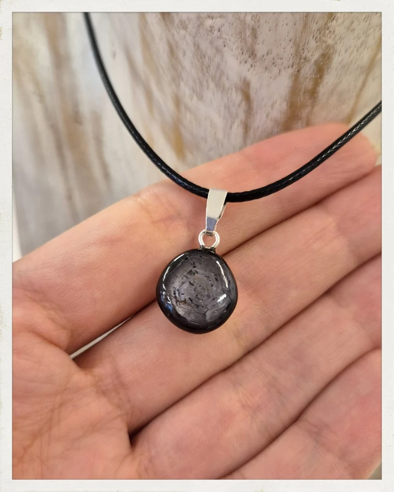 Colgante de zafiro estrella y plata