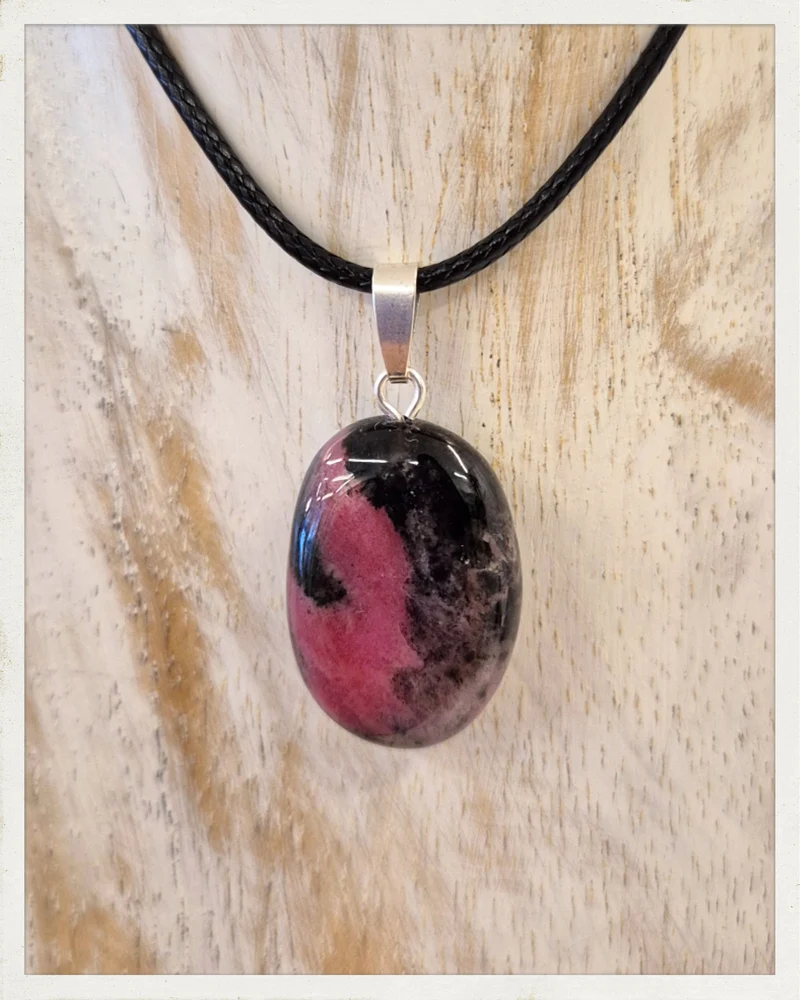 Colgante de rodonita y plata