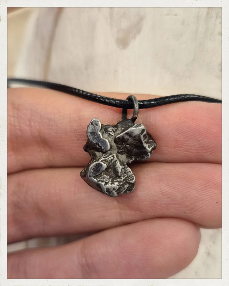 Colgante de meteorito