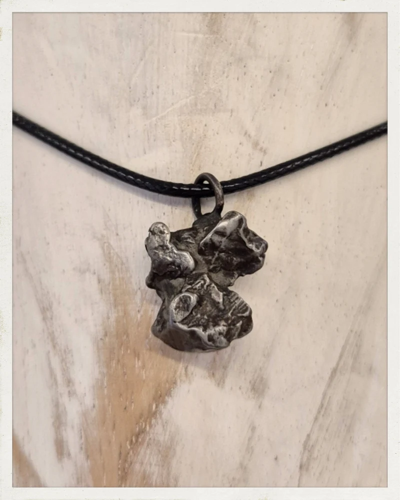 Colgante de meteorito