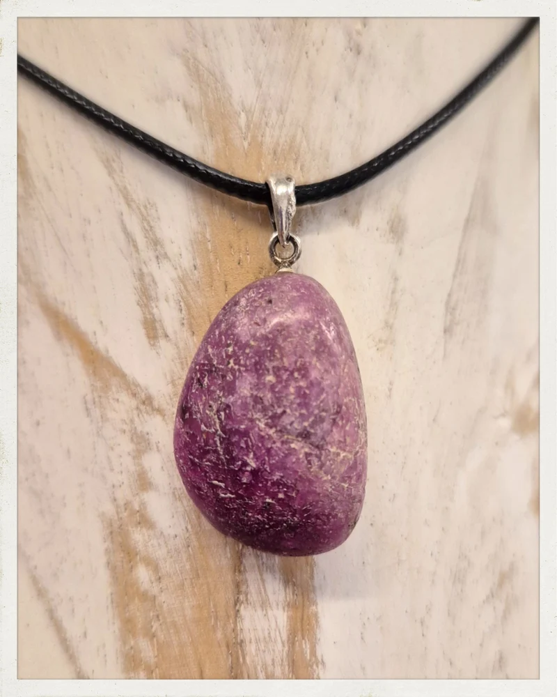 Colgante de rubí y plata