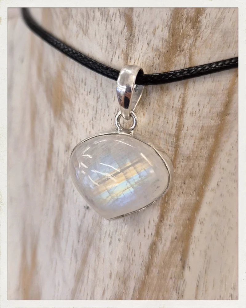 Colgante de piedra luna y plata (EXCLUSIVO ONLINE)