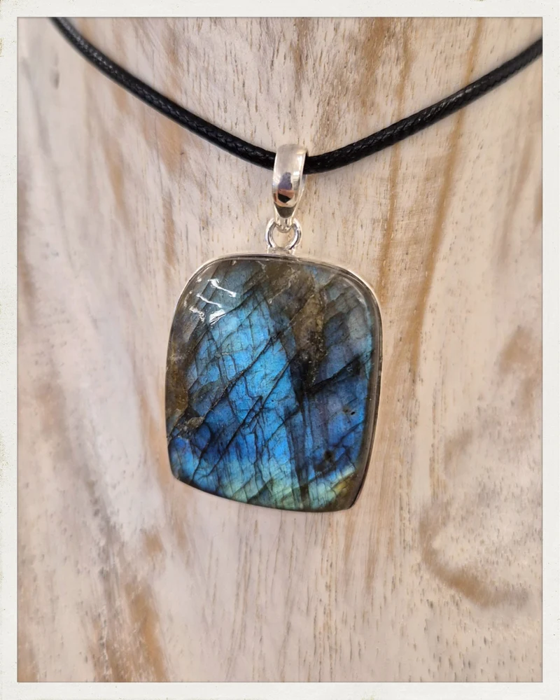 Colgante de labradorita y plata (EXCLUSIVO ONLINE)