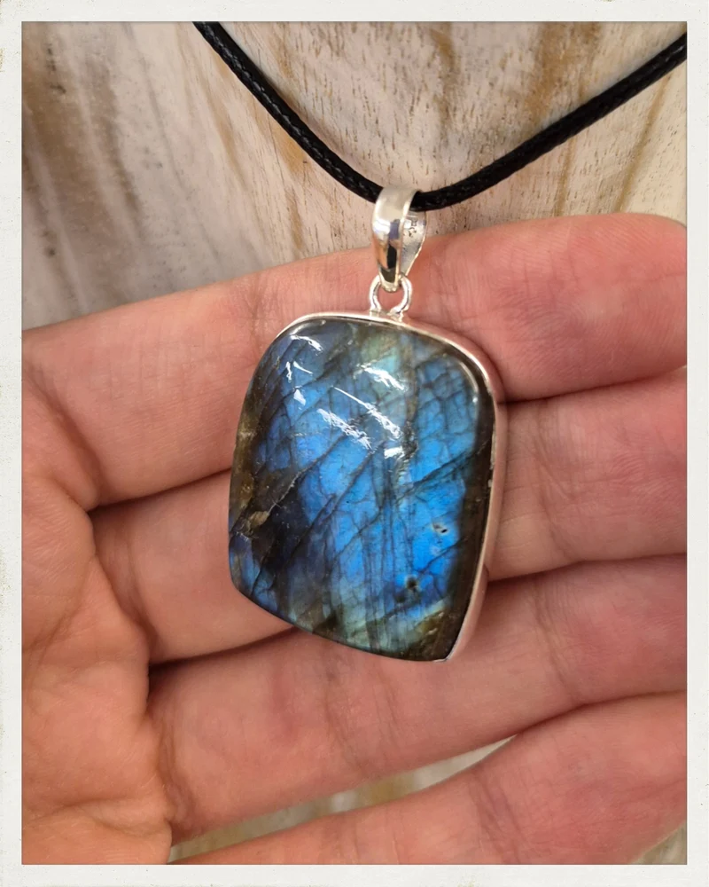 Colgante de labradorita y plata (EXCLUSIVO ONLINE)