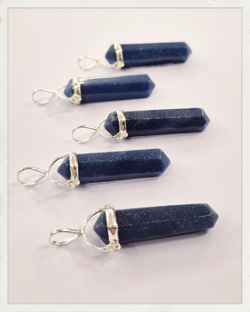 Colgante punta biterminada de cuarzo azul y plata
