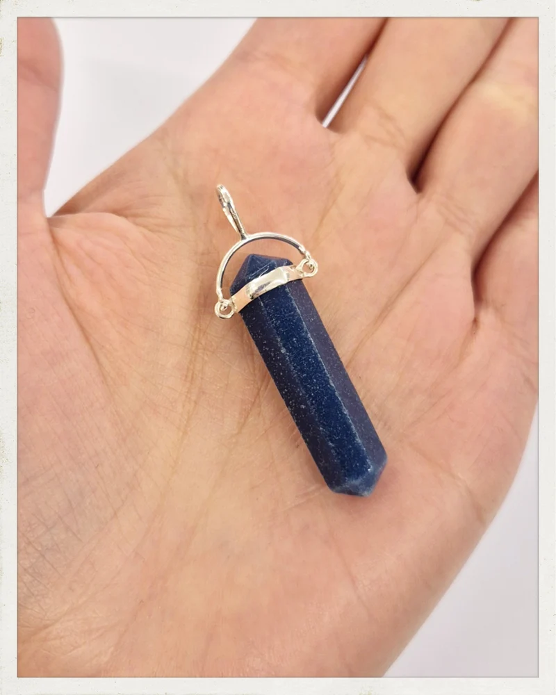 Colgante punta biterminada de cuarzo azul y plata