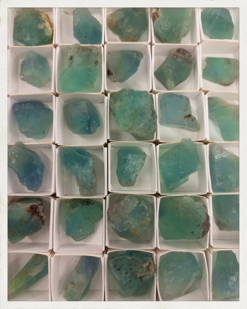 Fluorita verde-azul en bruto