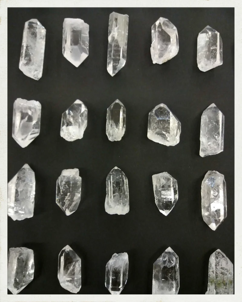 Puntas naturales de cuarzo cristal de roca (Varios tamaños disponibles)