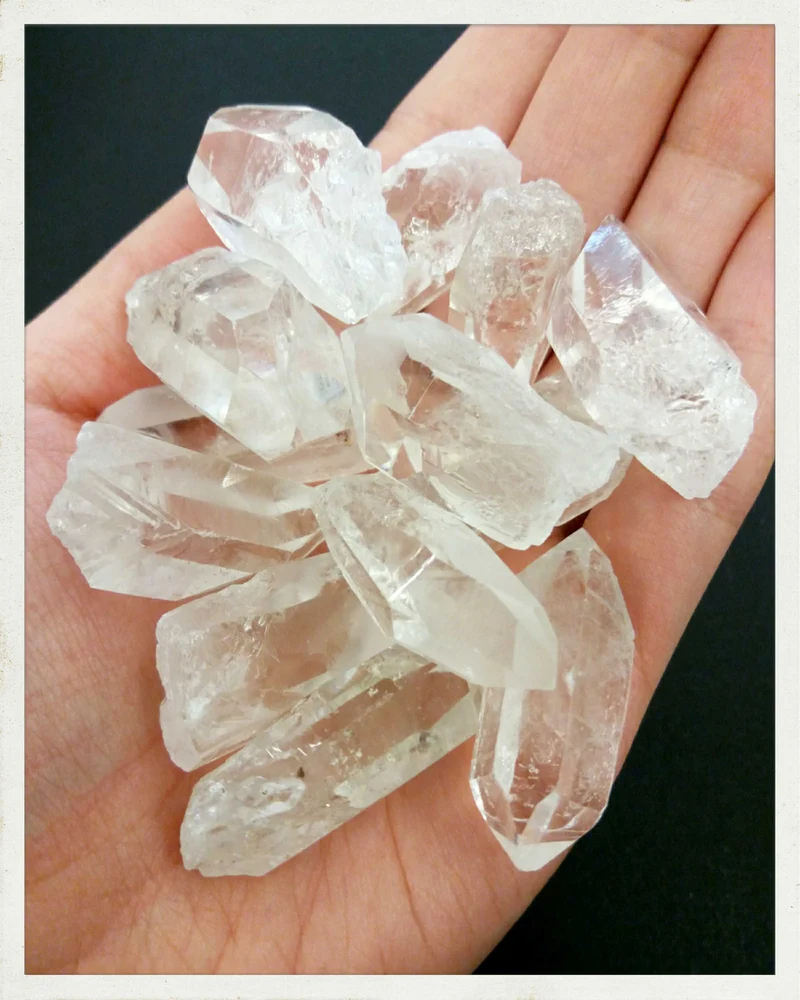 Puntas naturales de cuarzo cristal de roca (Varios tamaños disponibles)