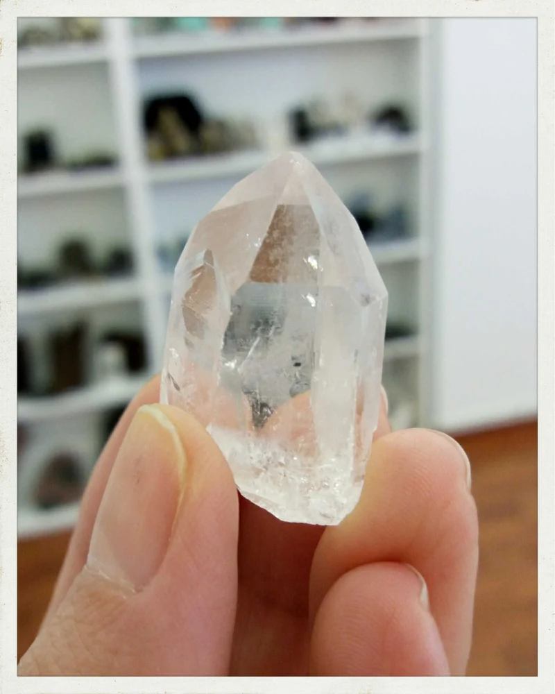 Puntas naturales de cuarzo cristal de roca (Varios tamaños disponibles)