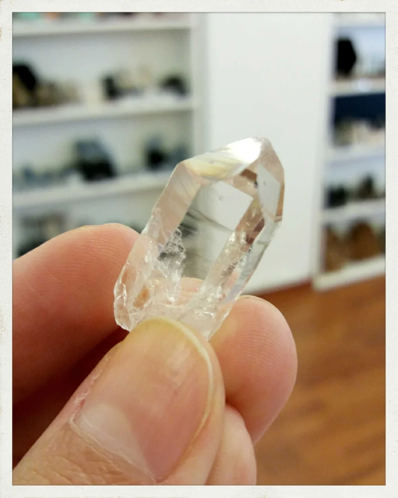 Puntas naturales de cuarzo cristal de roca (Varios tamaños disponibles)