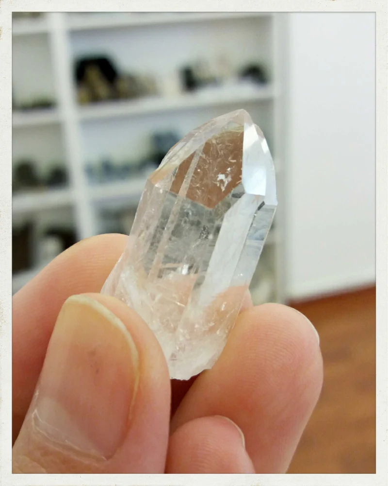 Puntas naturales de cuarzo cristal de roca (Varios tamaños disponibles)