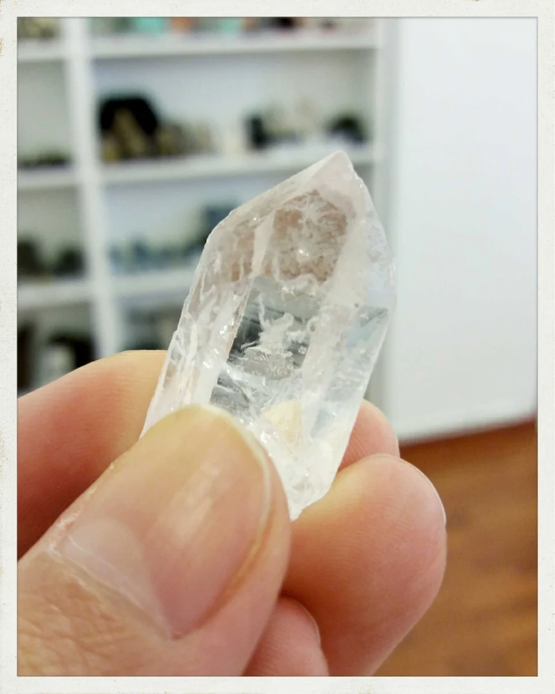 Puntas naturales de cuarzo cristal de roca (Varios tamaños disponibles)