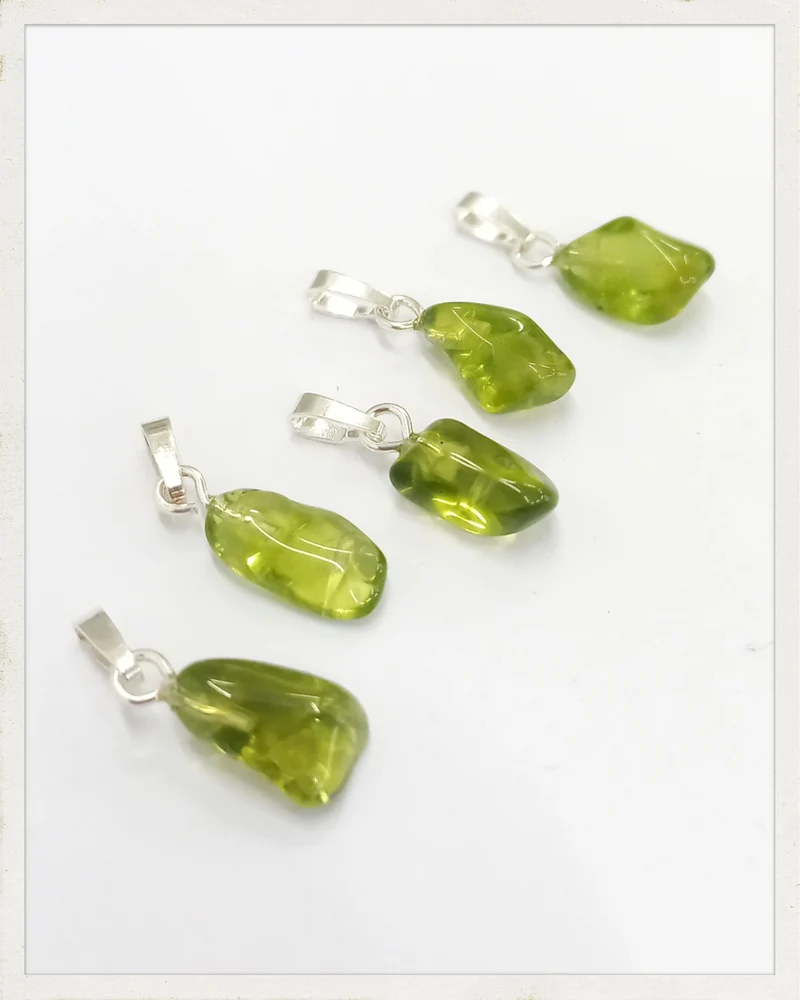 Colgante de peridoto (olivino) mini y plata