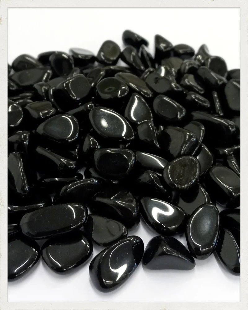 Rodado pequeño de obsidiana