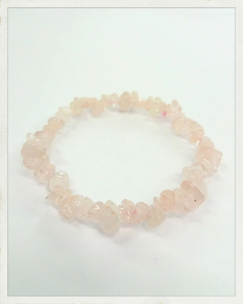 Pulsera de chips de cuarzo rosa