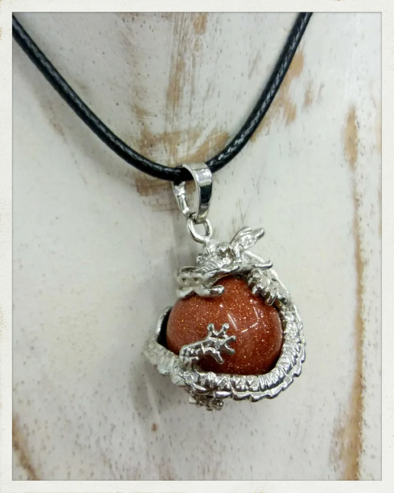 Colgante de dragón goldstone (varios colores disponibles)