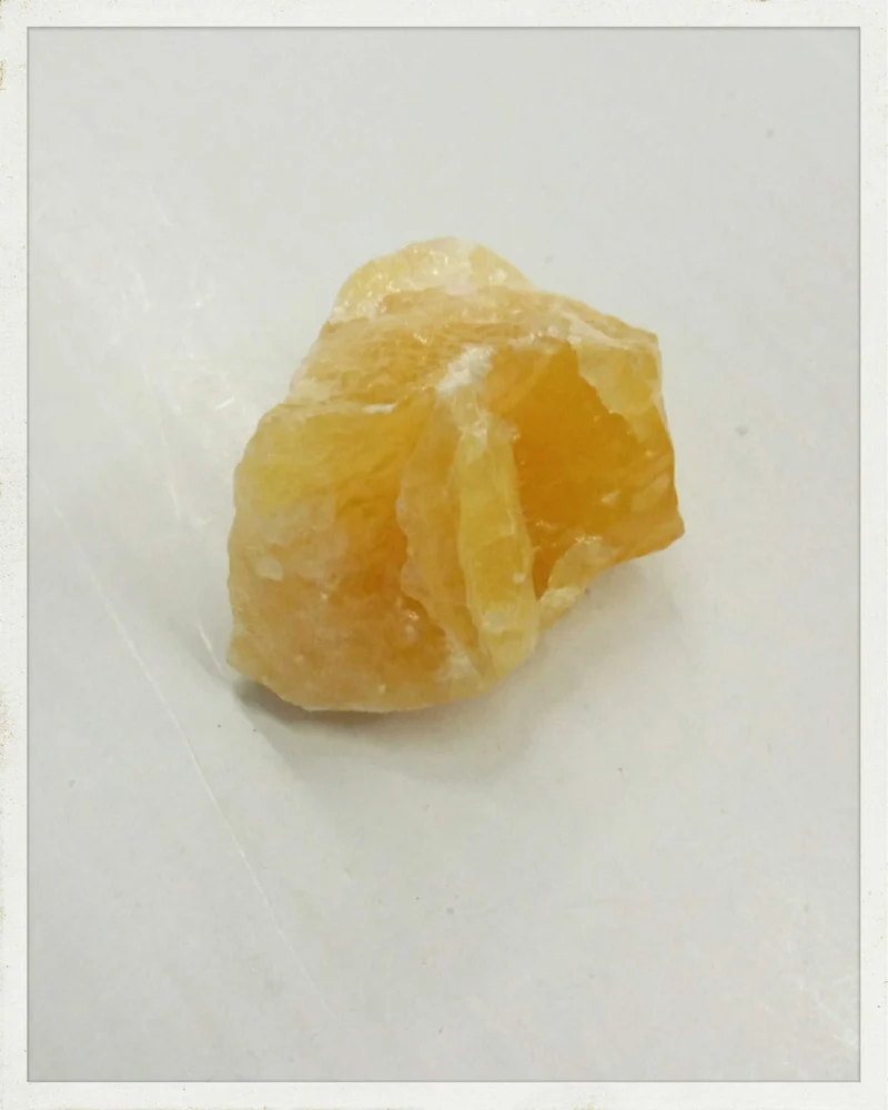 Calcita naranja (en bruto)