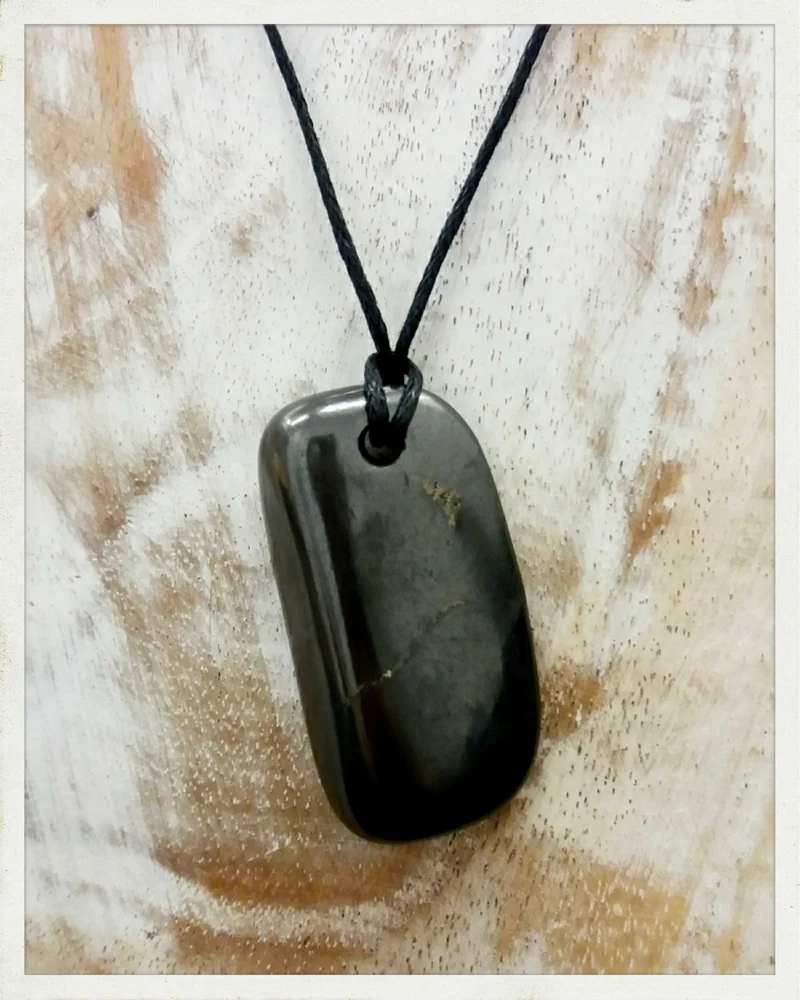 Colgante de shungit (rodado)
