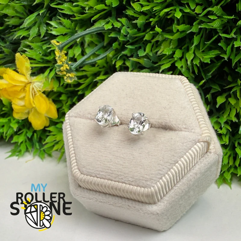 Pendientes de botón con petalita facetada en plata de ley 925 – SBC108-PTF