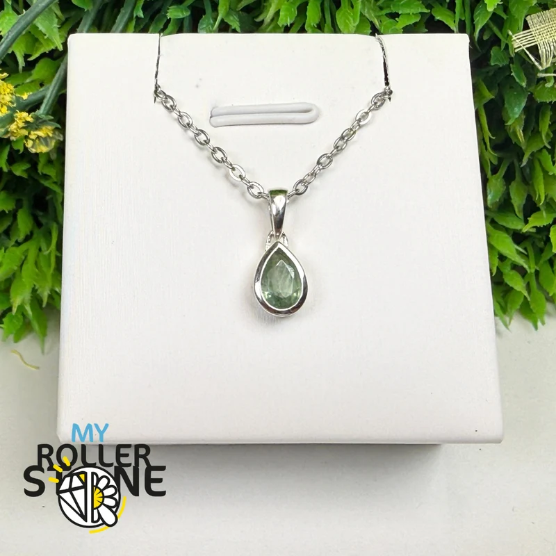 Colgante facetado de cianita verde menta en plata 925