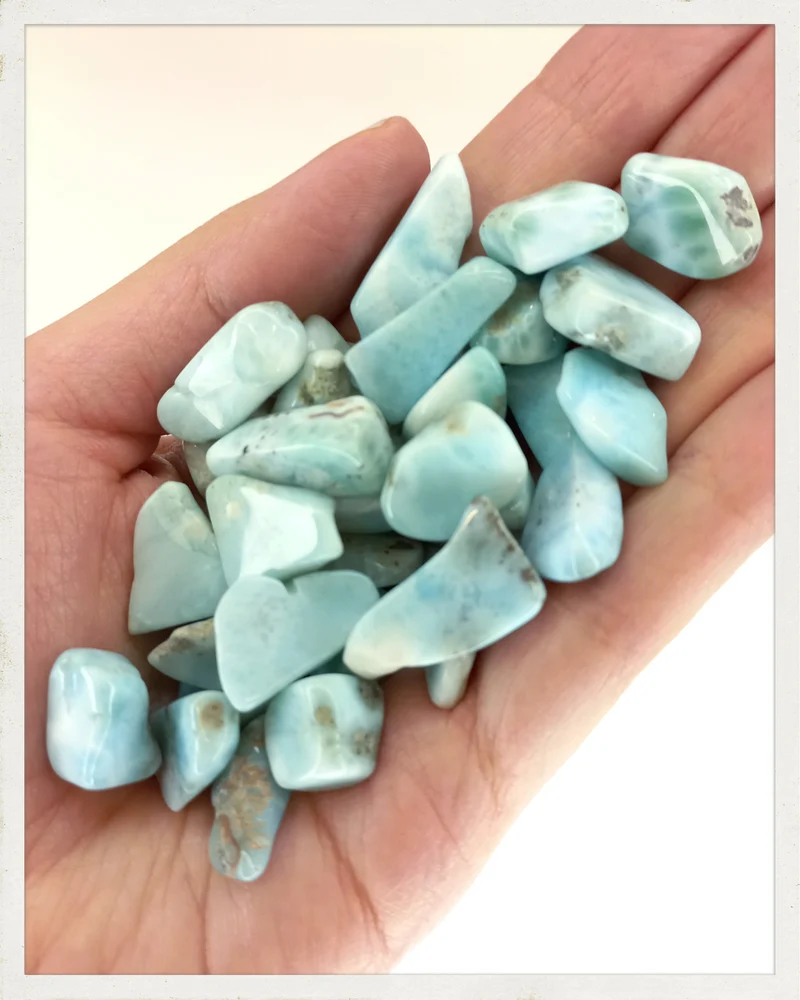 Rodado pequeño de larimar