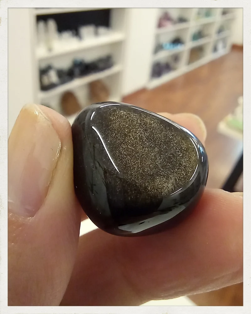 Rodado de obsidiana dorada