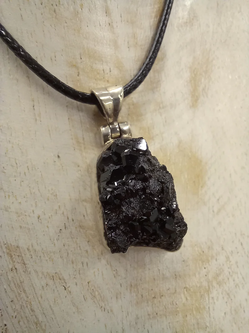 Colgante de melanito y plata