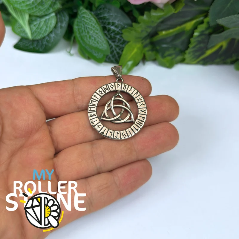 Colgante Vikingo Triquetra y Runas