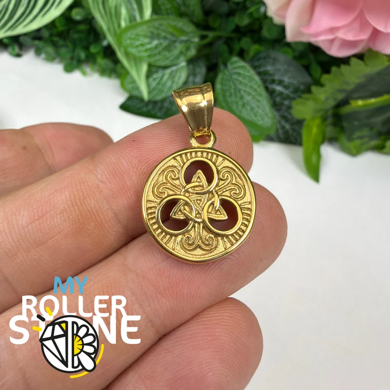 Colgante Triquetra Celta de Oro – Nudo de la Trinidad