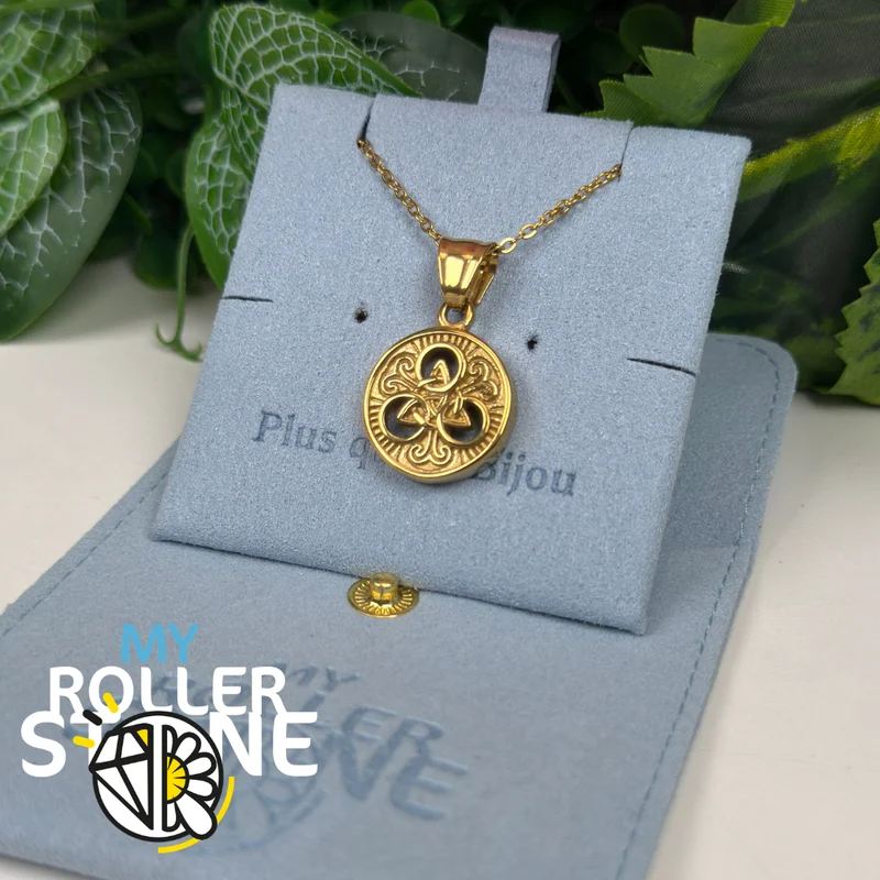 Colgante Triquetra Celta de Oro – Nudo de la Trinidad