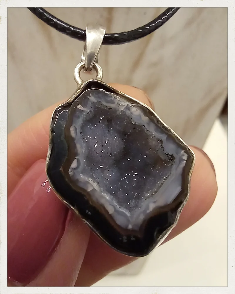 Colgante de geoda de ágata y plata