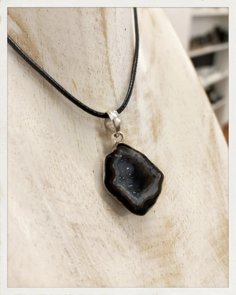 Colgante de geoda de ágata y plata