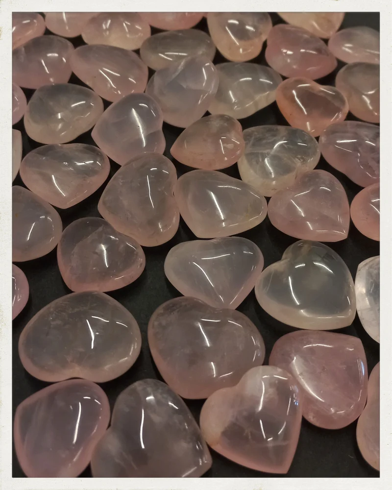 Corazón de cuarzo rosa (Varios tamaños disponibles)