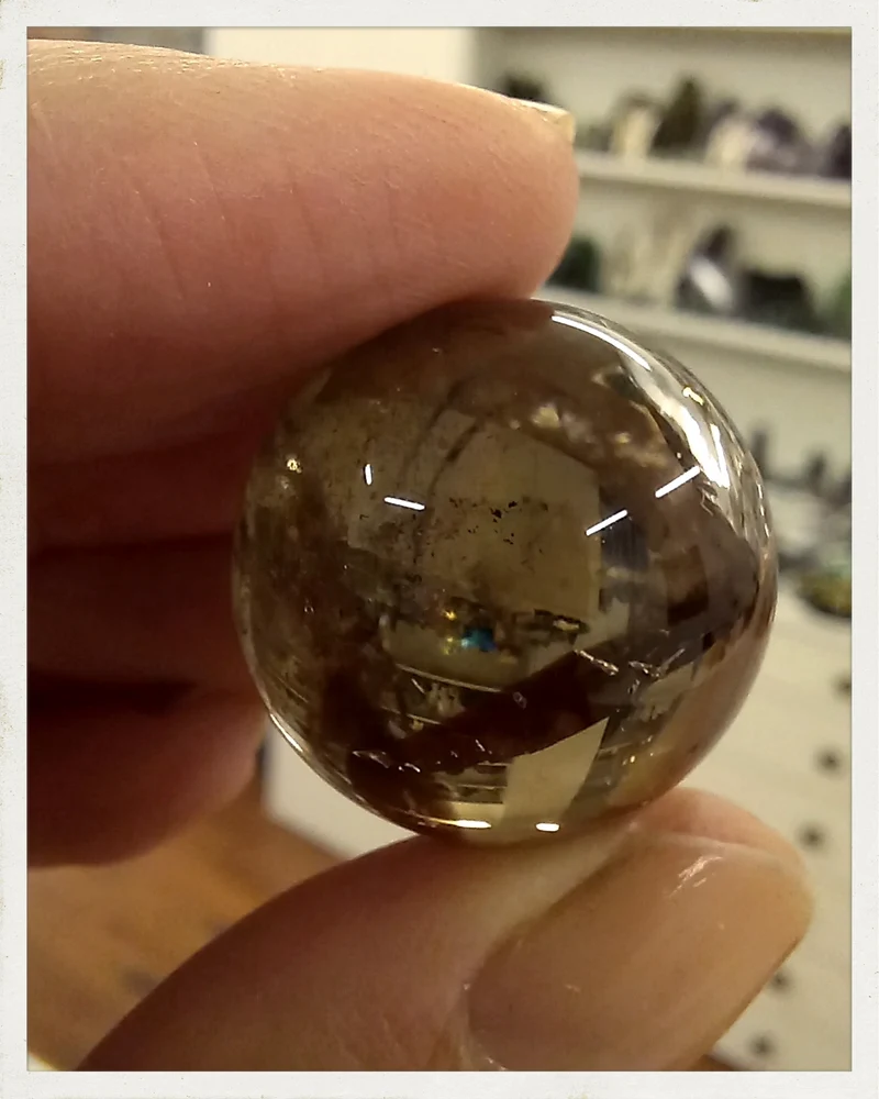 Esfera de cuarzo ahumado pequeña (EXCLUSIVO ONLINE)