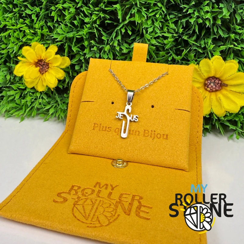 Colgante de cruz con inscripción de JESÚS