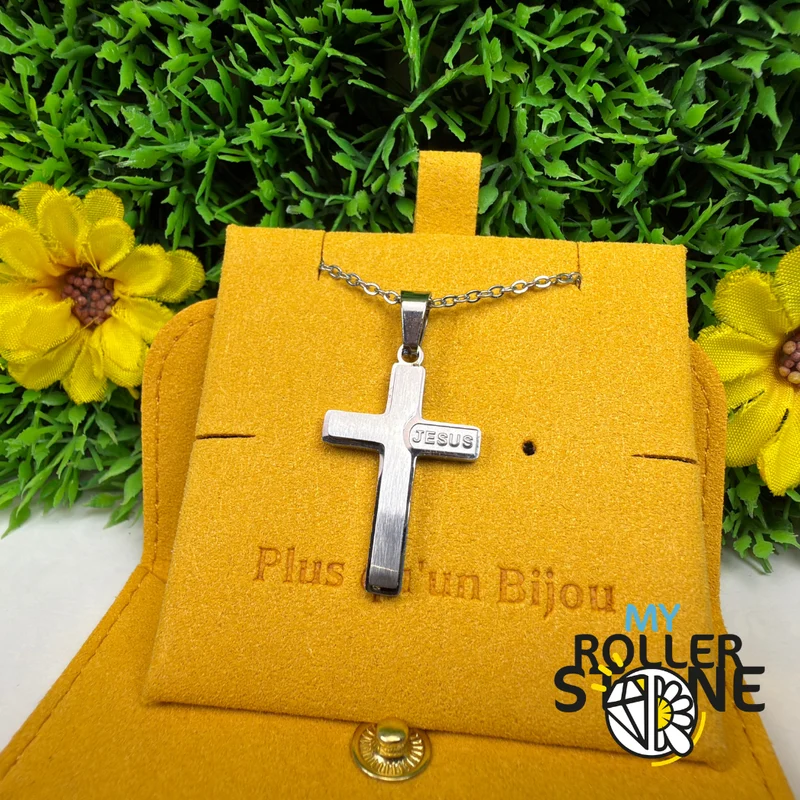 Colgante de cruz silviana con inscripción de JESÚS